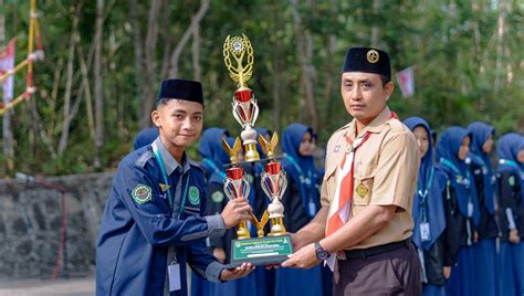 topi ff Mahasiswa IT Unduh episode & gold terpercaya 63 pilihan unggulan. image 1